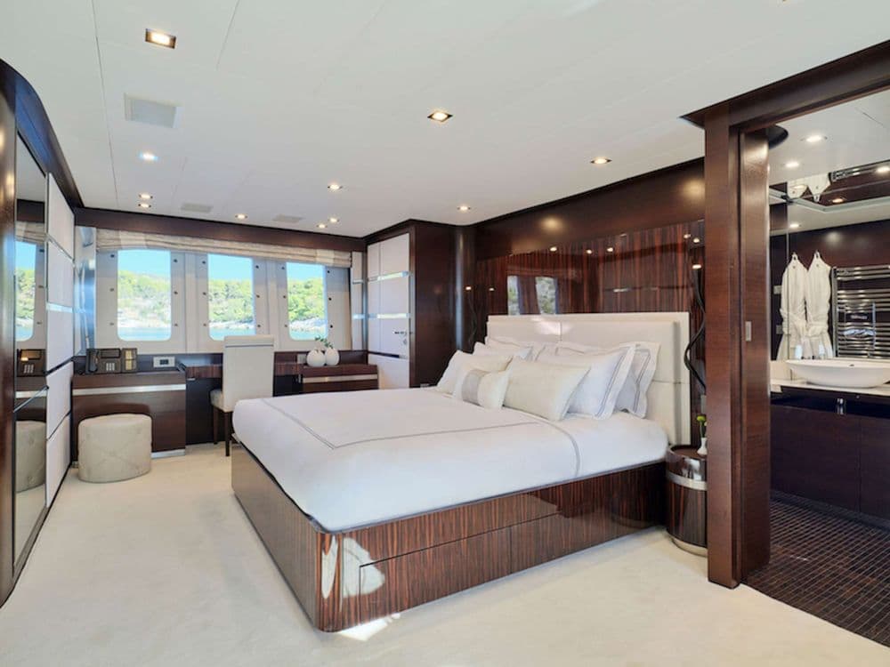 hakuna matata greece crewed interior cabin