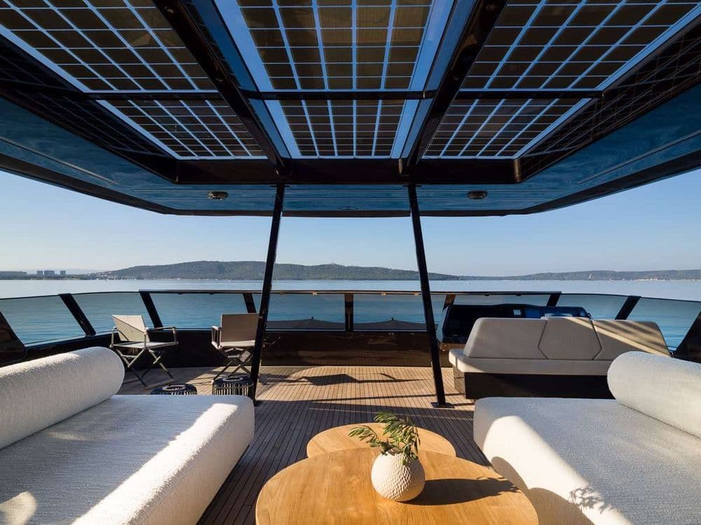 amber-one-top-deck