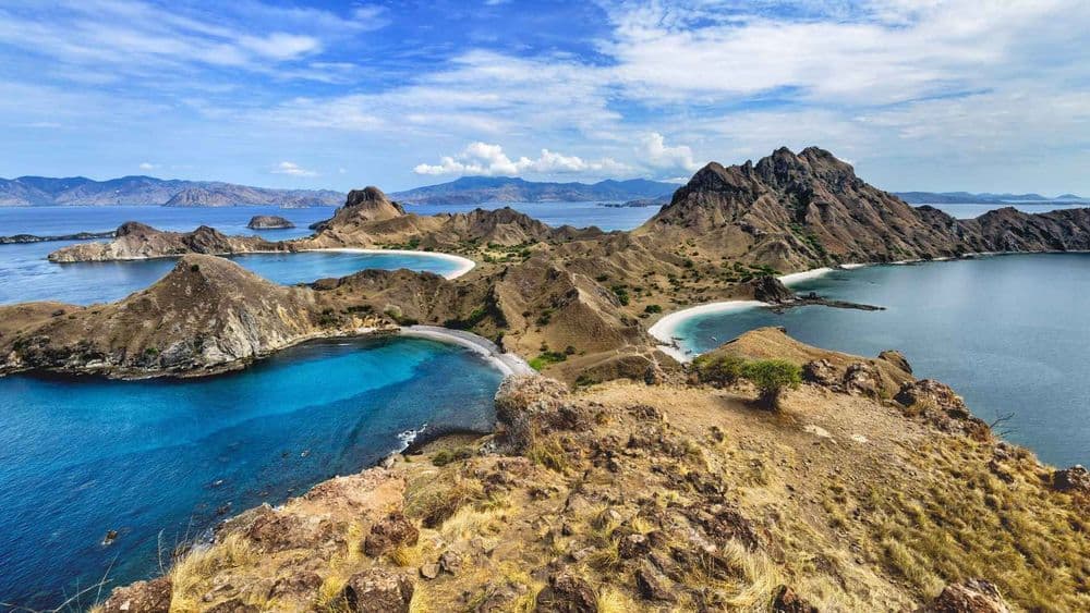 komodo indonesia mountains